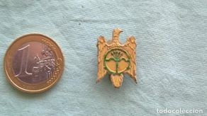Militaria: Falange , Organizacion Juvenil , insignia solapa ,ojal ,blanca y verde.